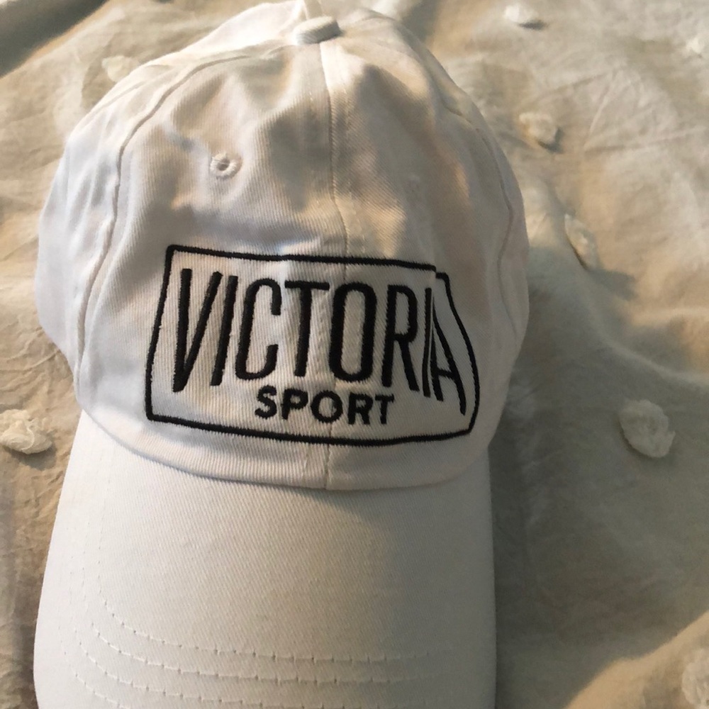 White and black Victoria sport hat